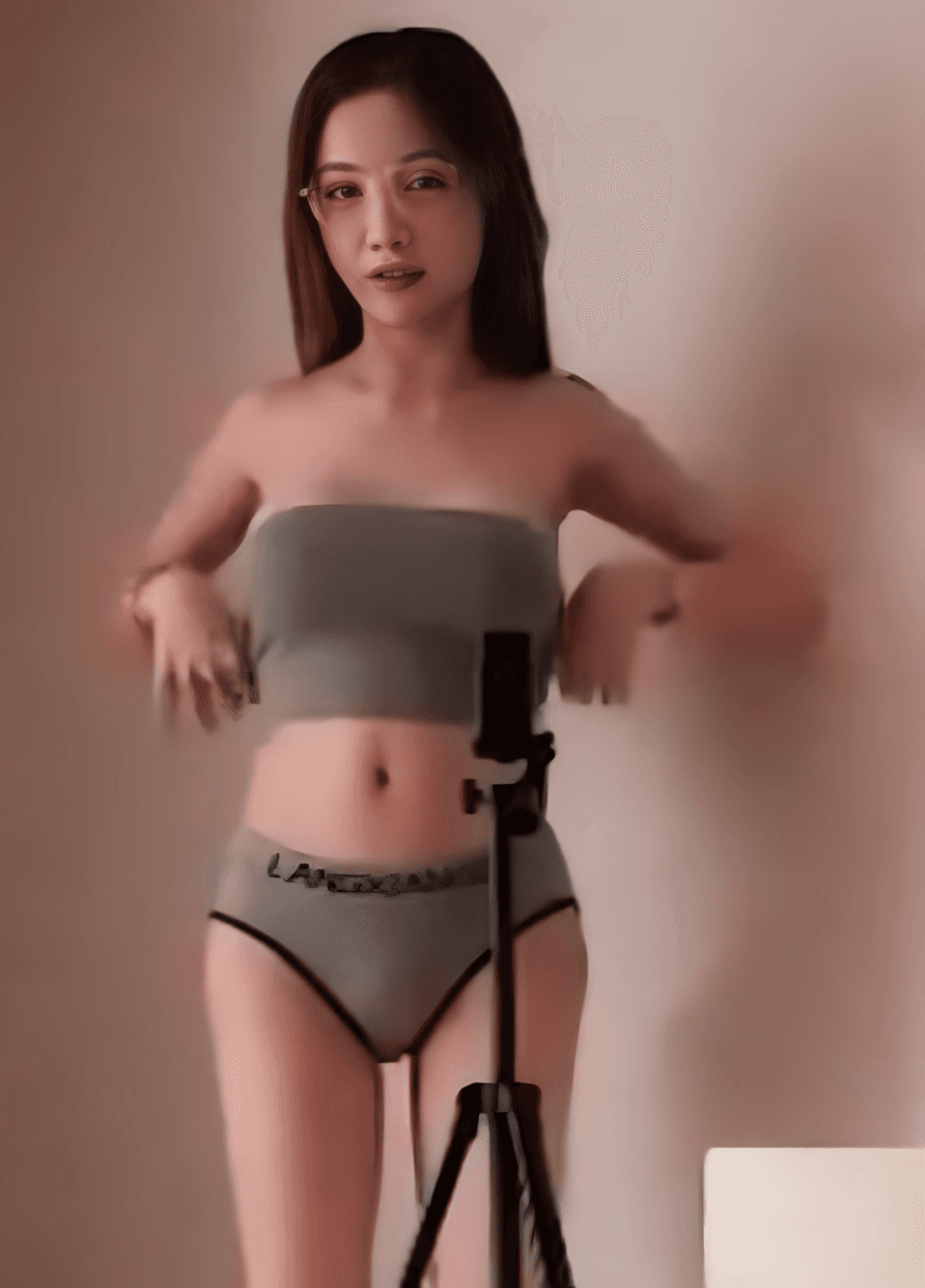 少女NSFW_网聊约出来的妹子，以为是猎物，其实是猎手