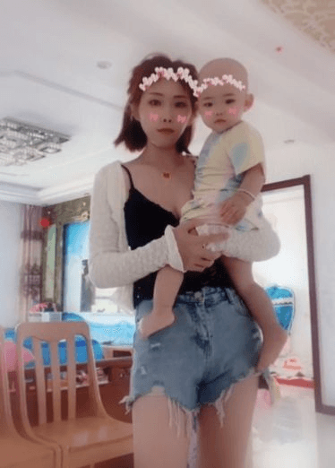 哺乳期奶妈寂寞寻求安慰操一次还不过瘾