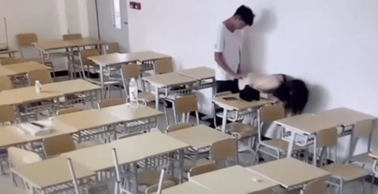 教室打炮被发现