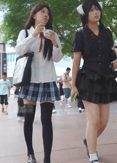 青春洋溢美少女们的底裤