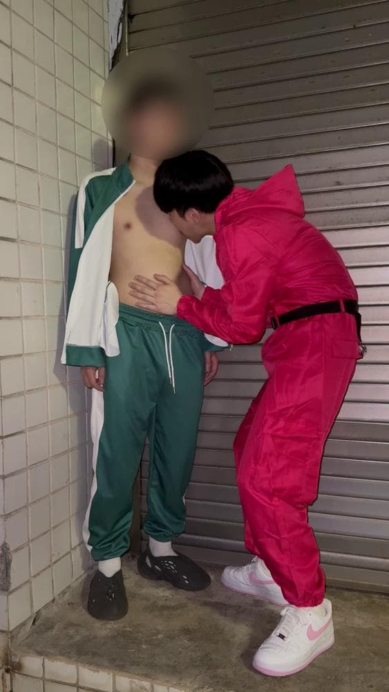 鸡巴在嘴里被吸得青筋暴起
