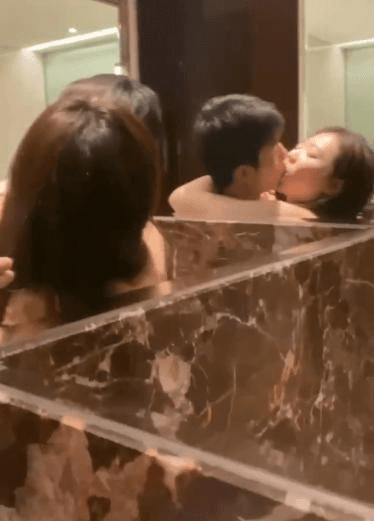 泄密流出 被包养的女大学生