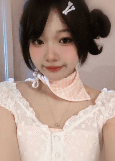 甜美可爱的妹子变身反差母狗自插