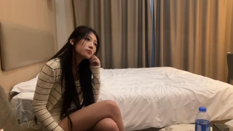 杏吧卡尔-今天约了一个还在读大学的妹子，因为iphone出新手机了，出来勤工俭学一段时间换新手机，妹子爱爱各种姿势都很配合