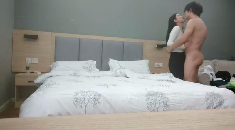 【利哥探花】精品作之顶级魅魔 花臂极品模特 第2部 返场还是很会叫骚逼好痒我想要