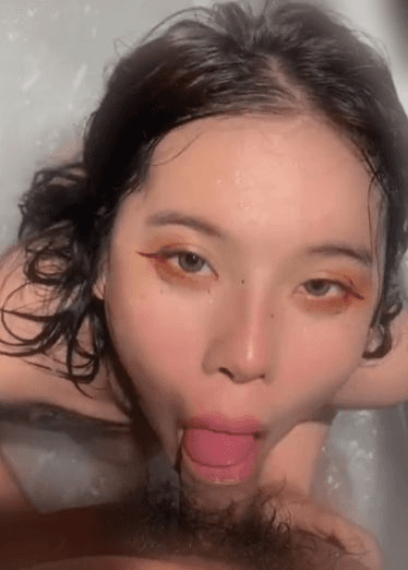 漂亮小姐姐口活好骚，操起来应该很爽吧