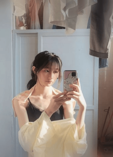 身材大学美女吐舌反差自慰