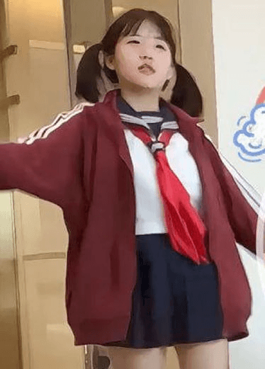 今天约了个18岁的双马尾萝莉 身材娇小听话乖巧 被我操喷水了三次 最后疼的妹子眼泪都出来了才放过她