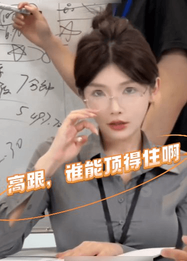 怪不得每次射腿上，职场领导最容易看上就是你的ol黑丝大长腿+高跟，谁能顶得住啊