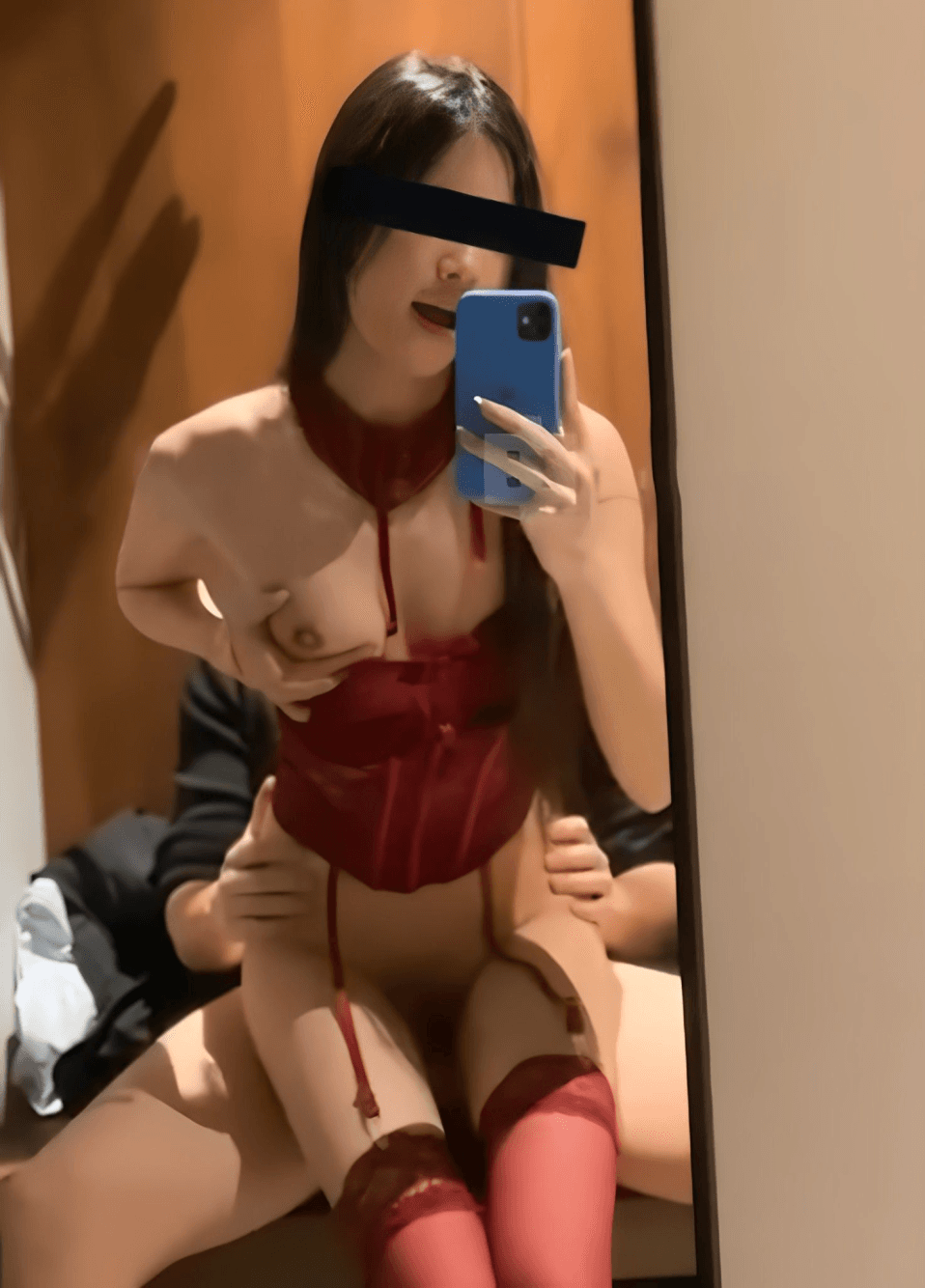 红丝炮友看看镜子里的自己多淫荡