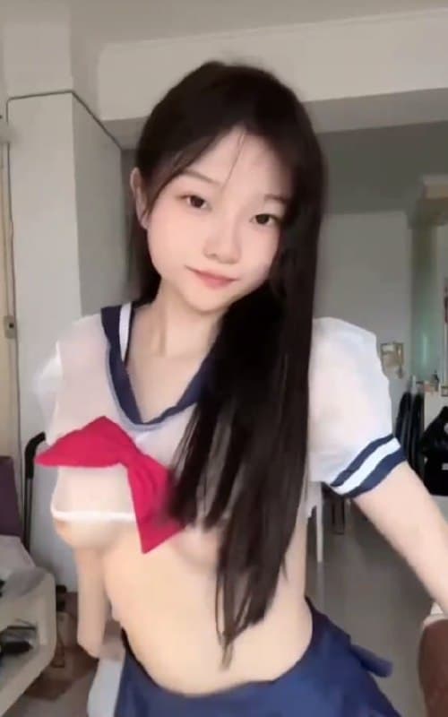她是谁？？？😳😳😳 好喜欢
