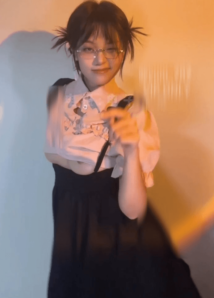 清纯舞蹈 私下确有干爹视角