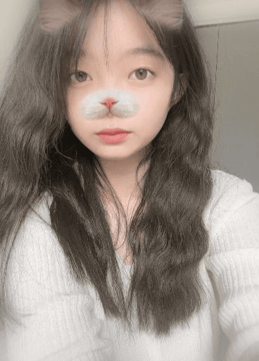 可爱的卷发妹下面也是粉粉嫩嫩