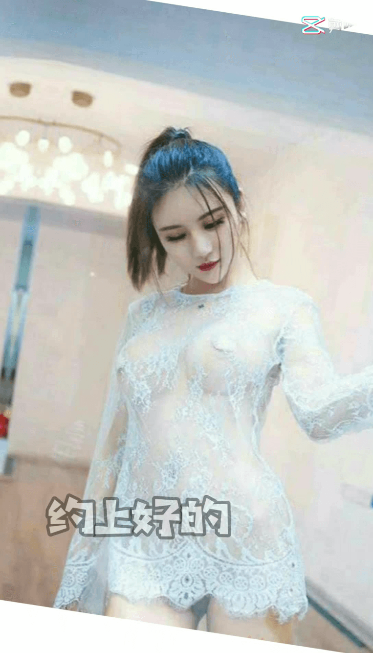 表面女生背地母狗