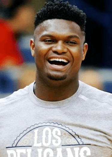 NBA鹈鹕巨星【锡安·威廉姆森】深陷强奸指控丑闻，床上视频流出，黑屌狂操女粉画面太刺激！