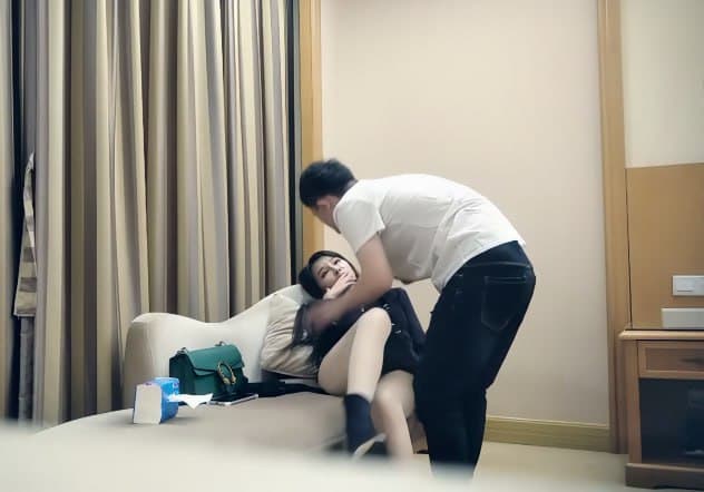 3000网约极品车展模特,大长腿高颜值女神,肤白如玉温柔体贴,激情啪啪娇喘连连