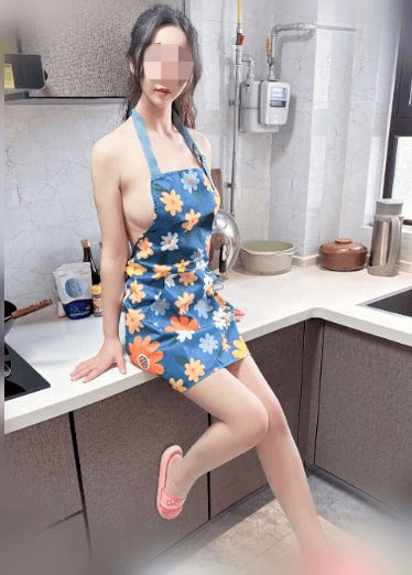 【全网最疼老婆的人，看到兄弟指甲长还担心弄疼老婆逼】这三人到底什么关系？一起操老婆，还让兄弟无套内射