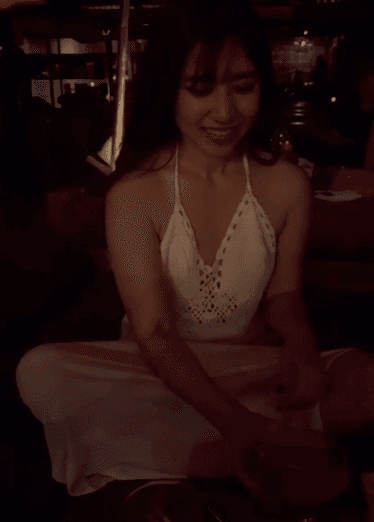 酒吧露奶不会被发现吧