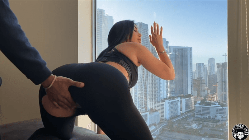 欧美网黄Valerie Kay\'s 落地窗前被爆操