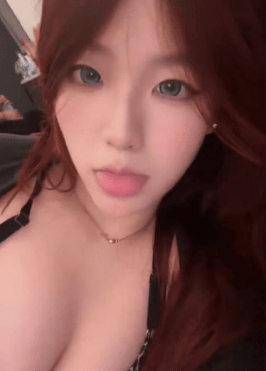 misa爆乳美女，吐小舌情趣诱惑，肥尻配玩具不停上下摆动