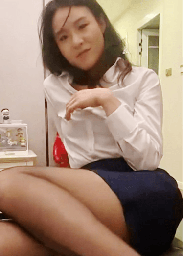 极品泄密，把黑丝长腿女同事约回家做爱，分享给兄弟们