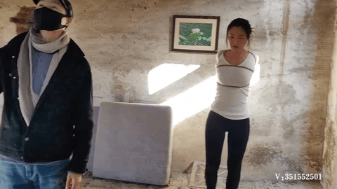 【一绳所爱】紫涵欧式紧缚参观老房子