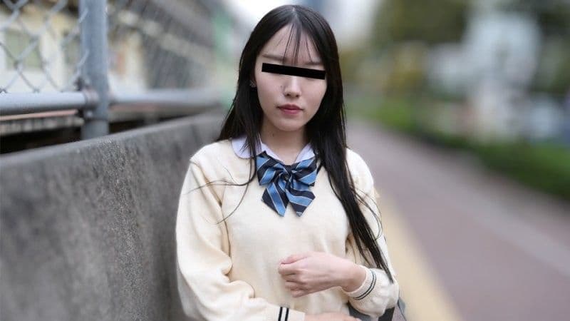 在火车上对穿制服的女孩恶作剧 山下萌香 10musume_081425_01