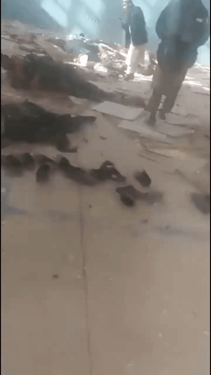 一个炸弹被投在一个学校，在喀布尔许多人死亡和受伤，阿富汗