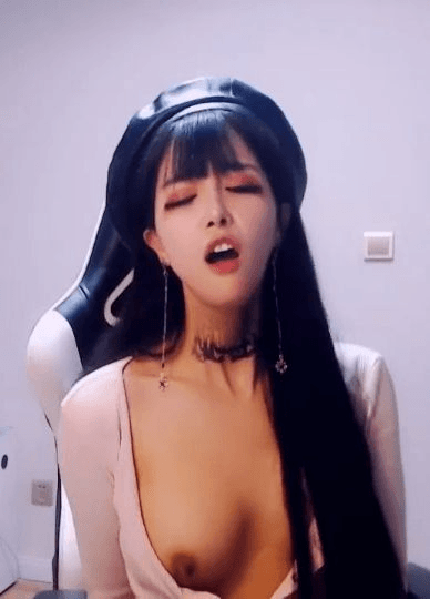 S级仙气气质极美女主播 直播自己的美胸与粉嫩鲍