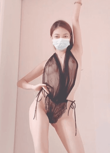 孔雀舞露奶求偶